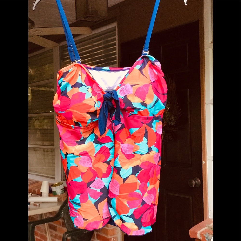 Ocean Avenue swimwear size LG SLEEVELESS TOP, nice texture print